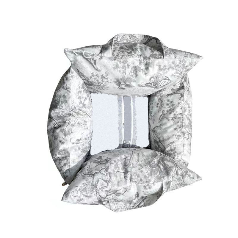 Trendy brand autumn and winter car kennel removable and washable dog kennel Teddy Schnauzer Chihuahua portable pet kennel mat